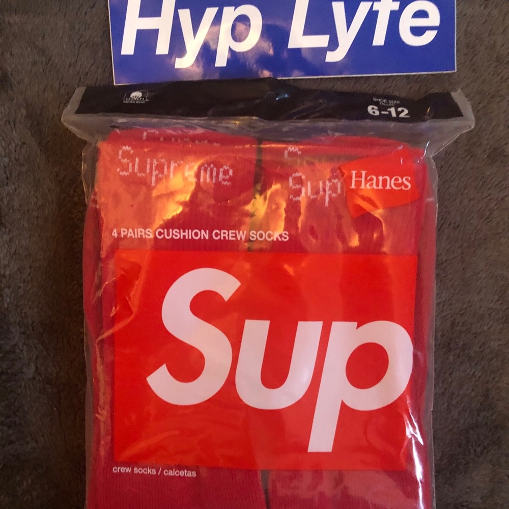 Supreme x Hanes Crew Socks (4 Pack)